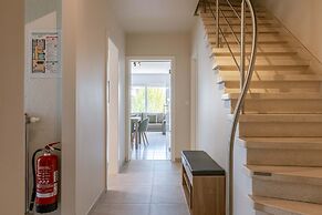 Huswell - Villa Near Beach With Double Parking