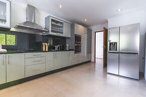 Palm Paradise by Atlantic Holiday