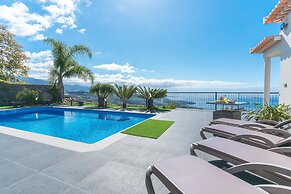 Palm Paradise by Atlantic Holiday