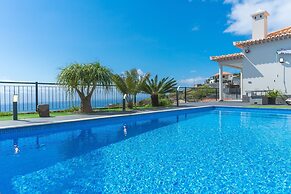 Palm Paradise by Atlantic Holiday