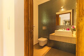 Palm Paradise by Atlantic Holiday