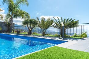 Palm Paradise by Atlantic Holiday