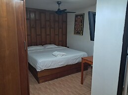 Namtip Bar & Guesthouse