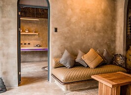 Villa with pool in an ecovillage Nido Fi