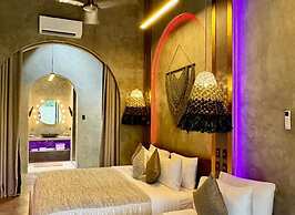 Villa with pool in an ecovillage Nido Fi