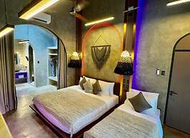 Villa with pool in an ecovillage Nido Fi