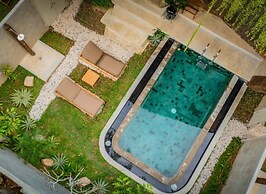 Villa with pool in an ecovillage Nido Fi