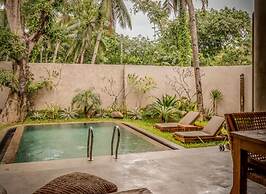 Villa with pool in an ecovillage Nido Fi