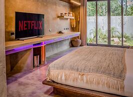 Villa with pool in an ecovillage Nido Fi