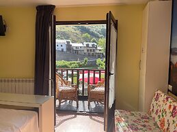THE WAY HOTEL & SUITES