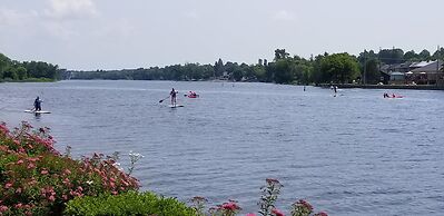 The Water's Edge Inn