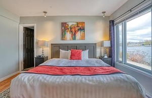 The Water's Edge Inn