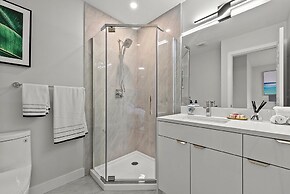 Vancouver Lake City Way Guesthouse