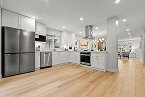 Vancouver Lake City Way Guesthouse