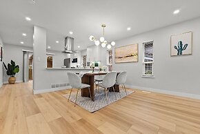 Vancouver Lake City Way Guesthouse