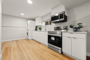 Vancouver Lake City Way Guesthouse