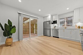 Vancouver Lake City Way Guesthouse