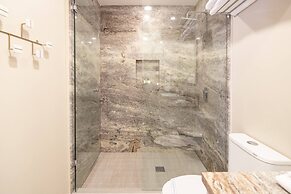 Beachy Condo - 2BR 2B