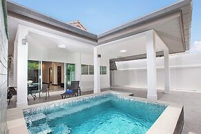 Holiday 2BR Jacuzzi Pool Villa Lancelot3