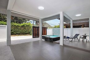 Holiday 2BR Jacuzzi Pool Villa Lancelot3