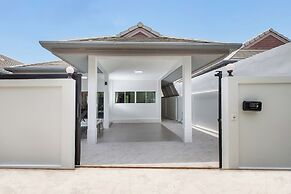 Holiday 2BR Jacuzzi Pool Villa Lancelot3