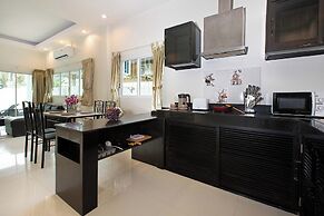 Holiday 2BR Jacuzzi Pool Villa Lancelot3