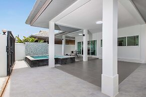 Holiday 2BR Jacuzzi Pool Villa Lancelot3