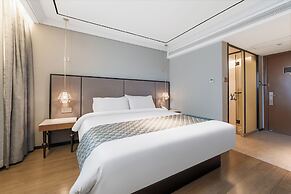 Yitel Collection Shanghai Jing'An City Center