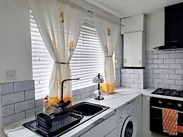 Cozy 2BR Home Pets Welcome Free Parking & Wifi