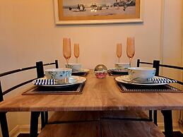 Cozy 2BR Home Pets Welcome Free Parking & Wifi