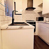 Cozy 2BR Home Pets Welcome Free Parking & Wifi