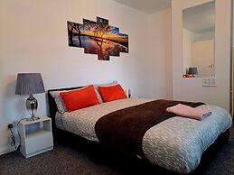 Cozy 2BR Home Pets Welcome Free Parking & Wifi