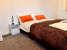 Cozy 2BR Home Pets Welcome Free Parking & Wifi