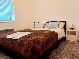 Cozy 2BR Home Pets Welcome Free Parking & Wifi