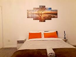 Cozy 2BR Home Pets Welcome Free Parking & Wifi