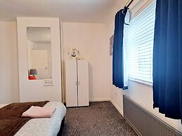 Cozy 2BR Home Pets Welcome Free Parking & Wifi