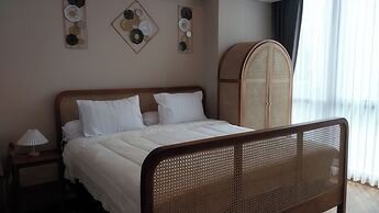 Staycation Jakarta Holland Village