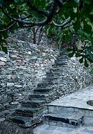 Secluded Cottage Guesthouse in the Mountains