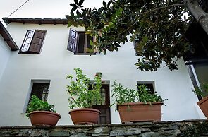 Secluded Cottage Guesthouse in the Mountains