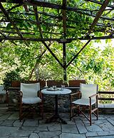 Secluded Cottage Guesthouse in the Mountains