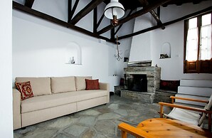 Secluded Cottage Guesthouse in the Mountains