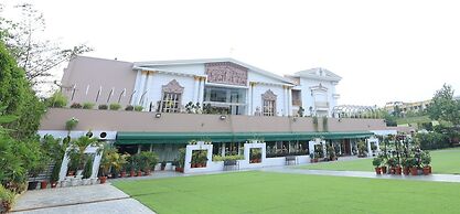 Hotel Crystal Crown