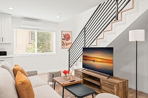 Modern Home Near Pasadena Garage Full Kitchen