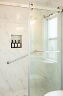 Modern Home Near Pasadena Garage Full Kitchen