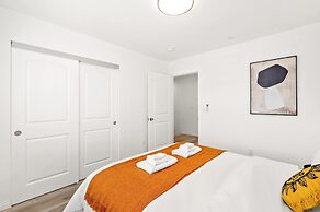 Modern Home Near Pasadena Garage Full Kitchen