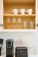 Modern Home Near Pasadena Garage Full Kitchen