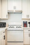 Modern Home Near Pasadena Garage Full Kitchen