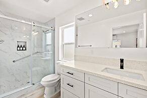 Modern Home Near Pasadena Garage Full Kitchen