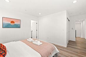 Modern Home Near Pasadena Garage Full Kitchen