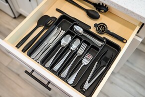 Modern Home Near Pasadena Garage Full Kitchen